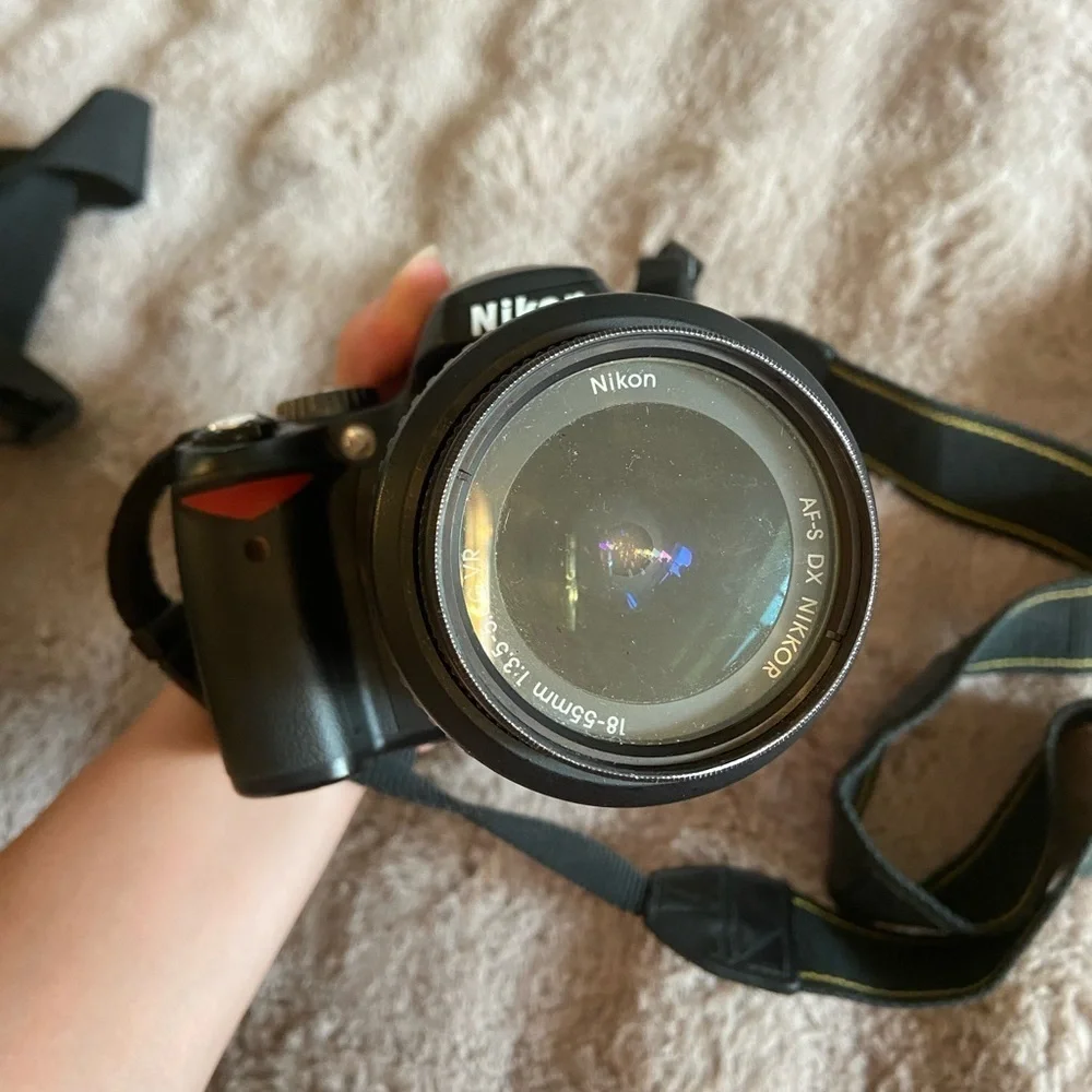 Nikon D60 10.2MP Digital SLR Camera w/ 18-55mm Lens MH-23 Charger & Lowepro Case